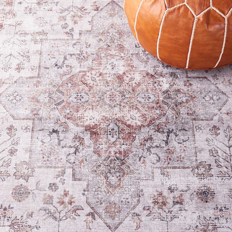 SAFAVIEH, Tucson Machine Washable Slip Resistant Queenie Oriental Medallion