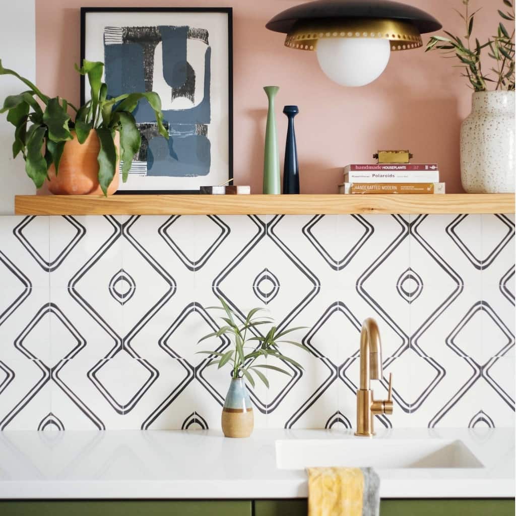 Handmade Chawen in White and Black Tile