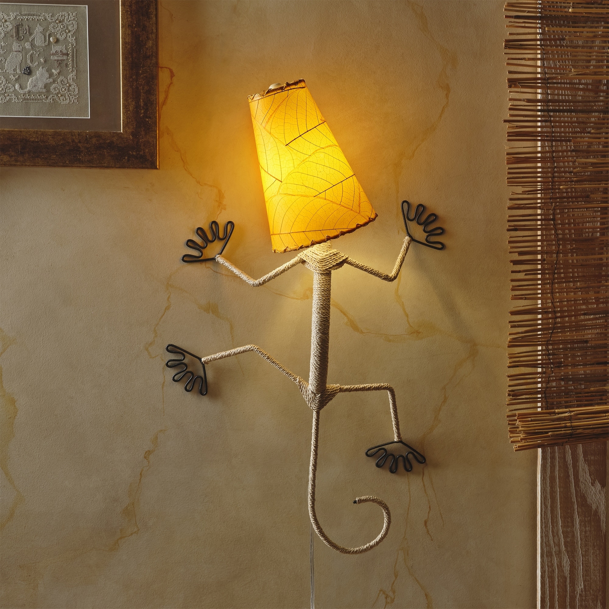 Eangee Handmade Gecko Wall Lamp