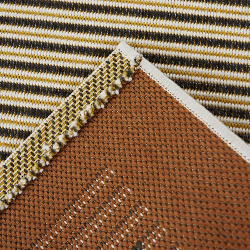 Helidon Modern Geometric Indoor/Outdoor Area Rug