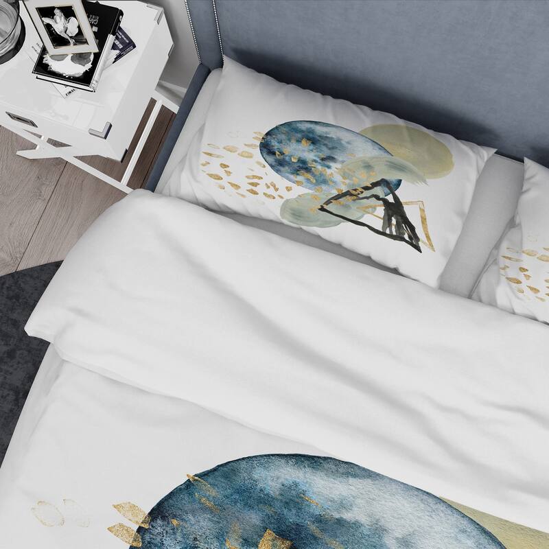 Designart 'Minimalistic Landscape of Mountains With Moon II' Modern Duvet Cover Set