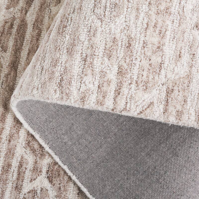 SAFAVIEH Handmade Ebony Nexhmije Wool Rug