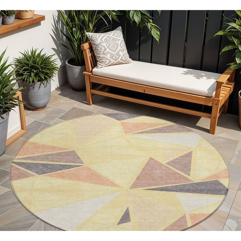 HomeRoots Geometric Transitional Rectangle Outdoor Rug - 8' Round