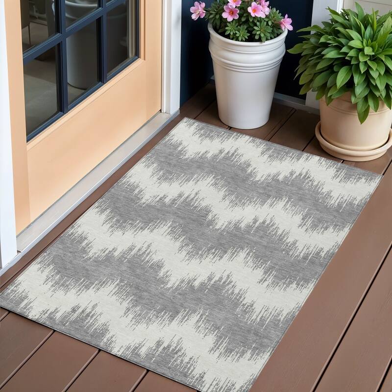 HomeRoots Chevron Transitional Rectangle Outdoor Rug - 3' x 5'