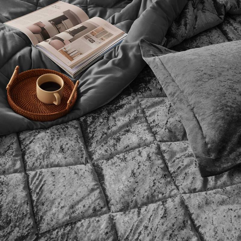 Intelligent Design Isabel Velvet Comforter Set