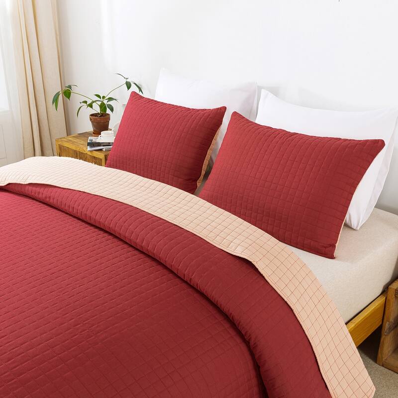Reversible Luxury Pinsonic Solid Quilt Set Including Shams