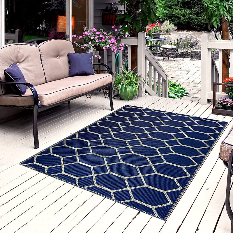 Miami Lightweight Reversible Recycled Plastic Outdoor Floor Mat/Rug - 5'x7' - Navy&Crème