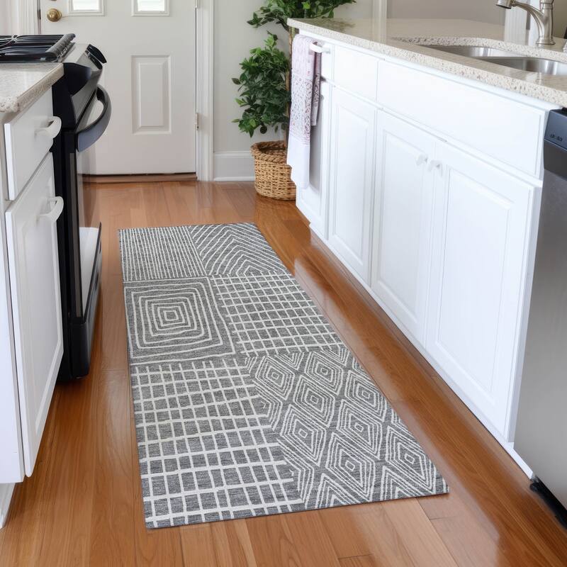 Machine Washable Indoor/ Outdoor Geo Patchwork Chantille Rug - Gray - 2'3" x 7'6"