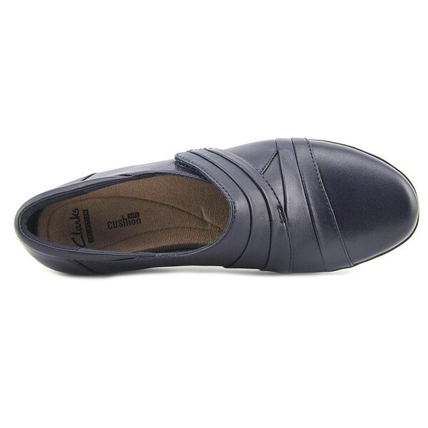 clarks low heel pumps