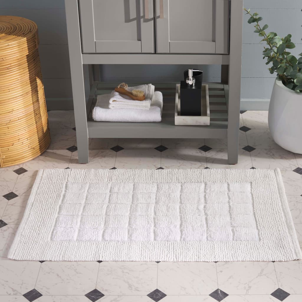 SAFAVIEH Home Bennett Boarder Grid White 32"L x 20"W Bathmat
