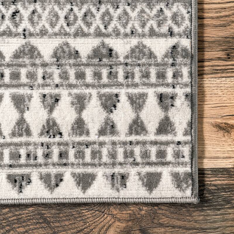 Nuloom Catherina Transitional Geometric Area Rug