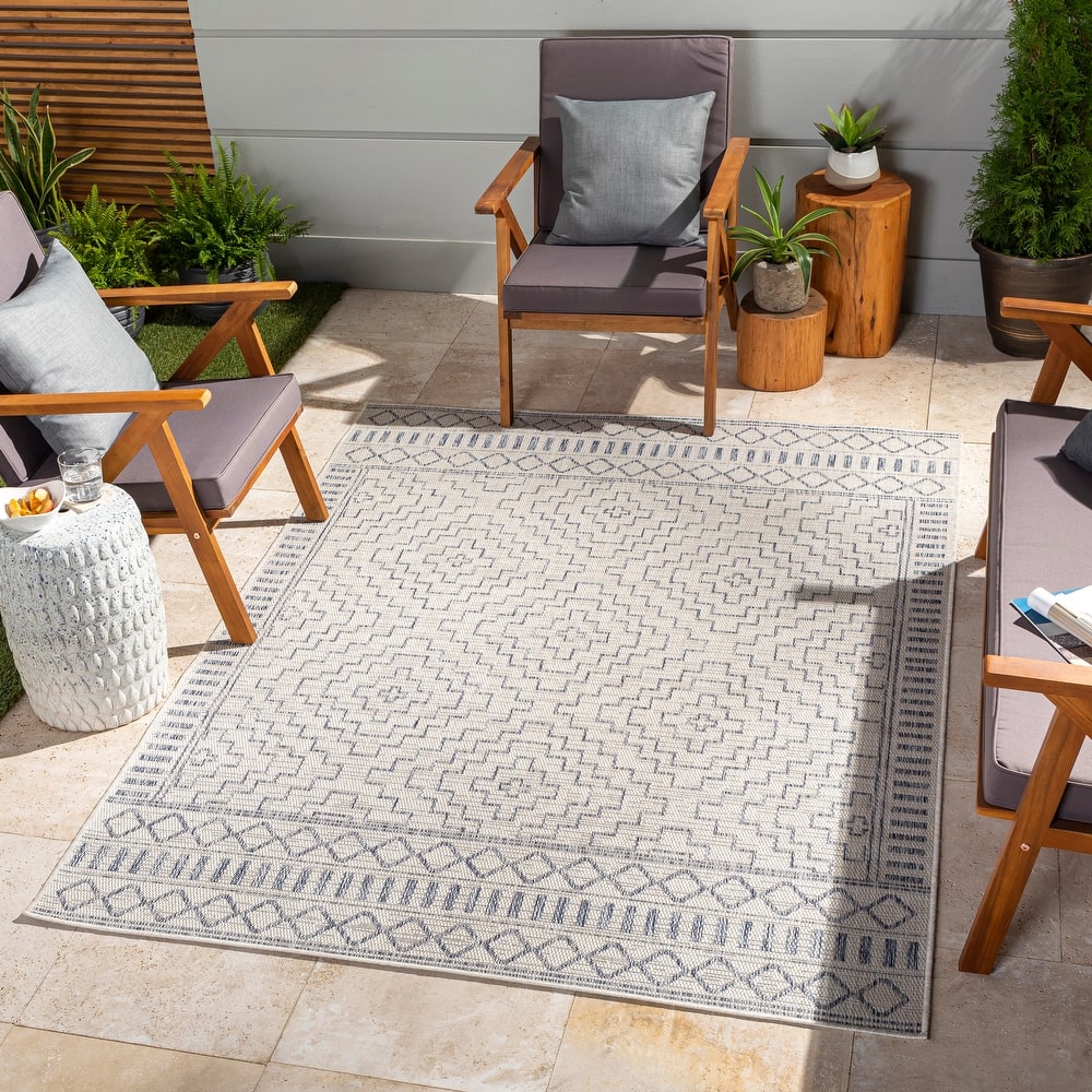 Artistic Weavers Aradra Global Diamond Indoor/ Outdoor Area Rug