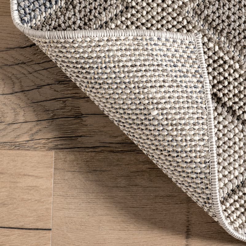 Nuloom Kris Transitional Diamond Indoor/Outdoor Area Rug