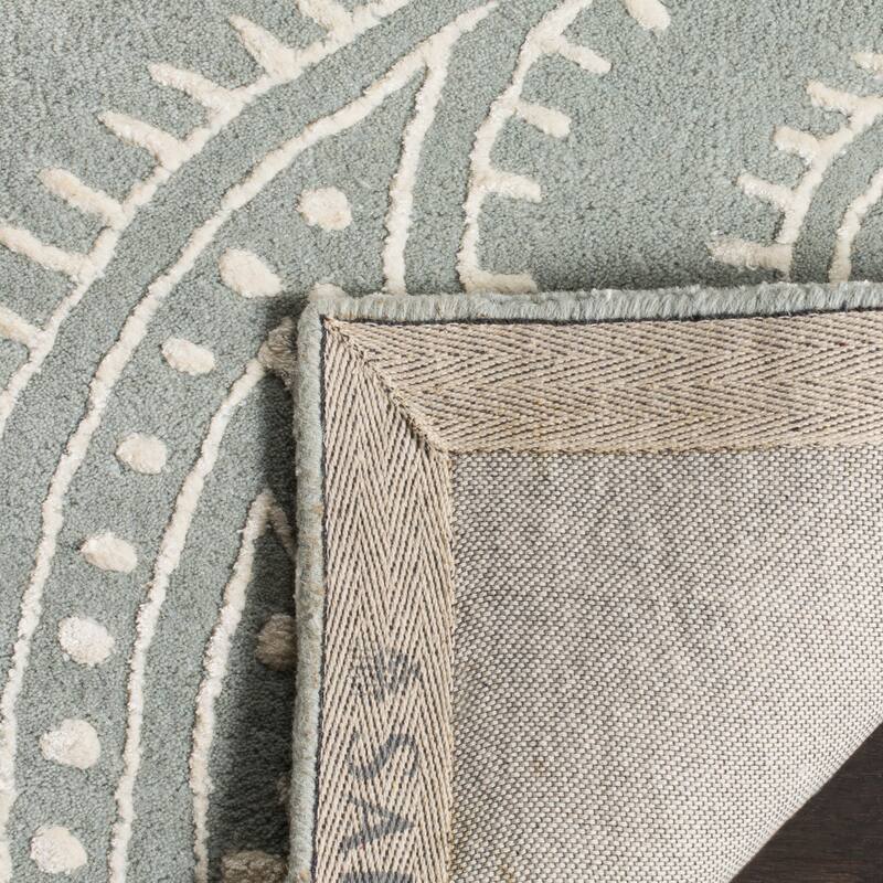 SAFAVIEH Handmade Bella Kristiana Paisley Modern Floral Wool Rug