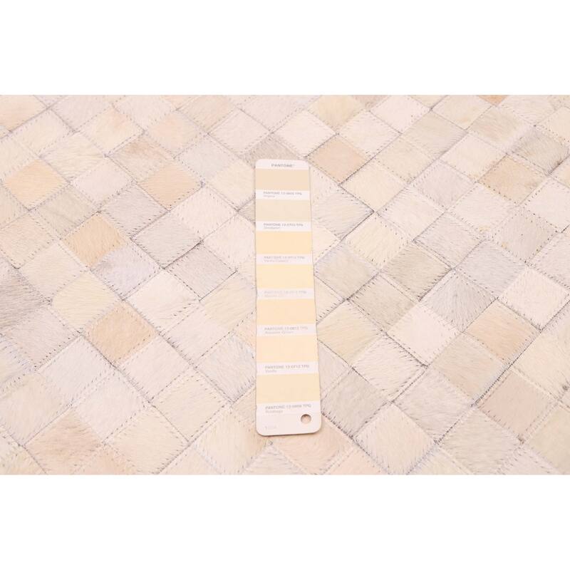 ECARPETGALLERY Handmade Cowhide Patchwork Ivory Leather Rug - 4'0 x 6'0