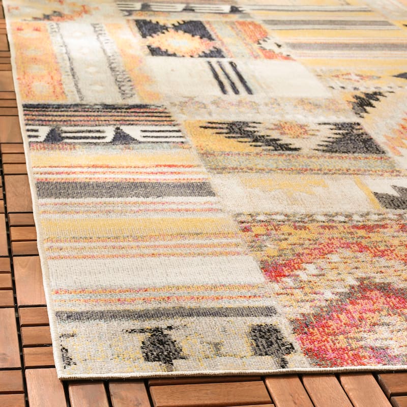 SAFAVIEH Montage Saimi Indoor/ Outdoor Waterproof Patio Backyard Rug