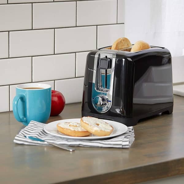 https://ak1.ostkcdn.com/images/products/is/images/direct/144f654d927daf1f31e23a27b7d148accac4aed5/BLACK-%26-DECKER-2-Slice-Toaster%2C-Square%2C-Black%2C-with-Bagel-Function-and-Removable-Crumb-Tray%2C-TR1256B.jpg?impolicy=medium