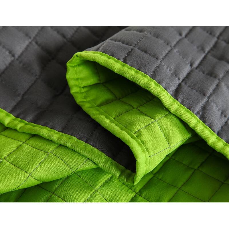 Reversible Luxury Pinsonic Solid Quilt Set Including Shams