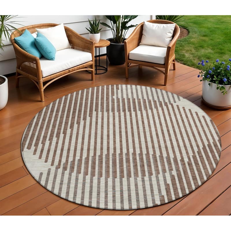 HomeRoots Geometric Transitional Rectangle Outdoor Rug - 8' Round