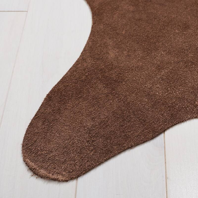 SAFAVIEH Handmade Cow Hide Radomila Cabin & Lodge Rug