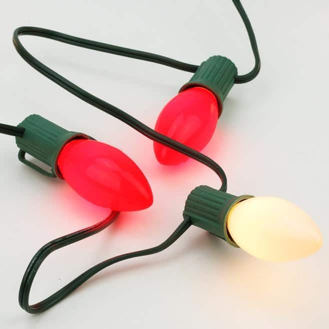 25-Count Opaque Red and White Candy Cane C7 Christmas Light Set 24ft Green Wire - 24'