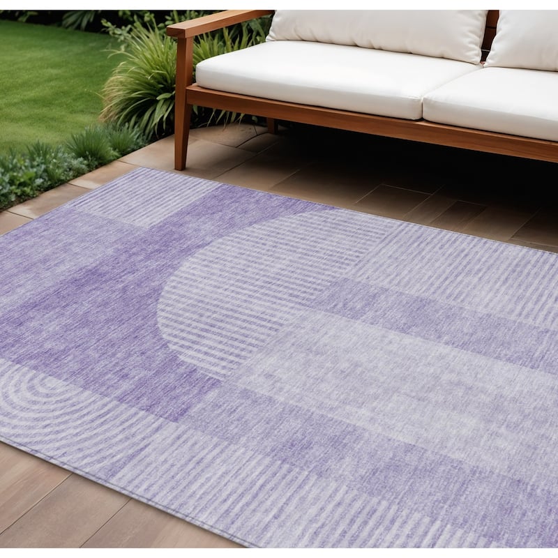 HomeRoots Geometric Transitional Rectangle Outdoor Rug - 8' X 10'