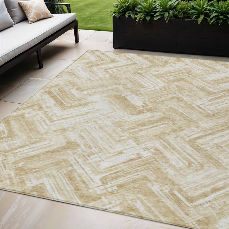 HomeRoots Geometric Transitional Rectangle Outdoor Rug - 5' X 8'