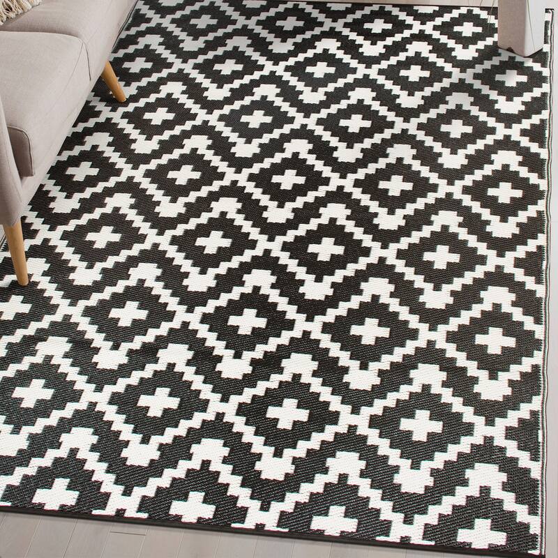 Trellis Geometric Reversible Plastic Outdoor Rugs