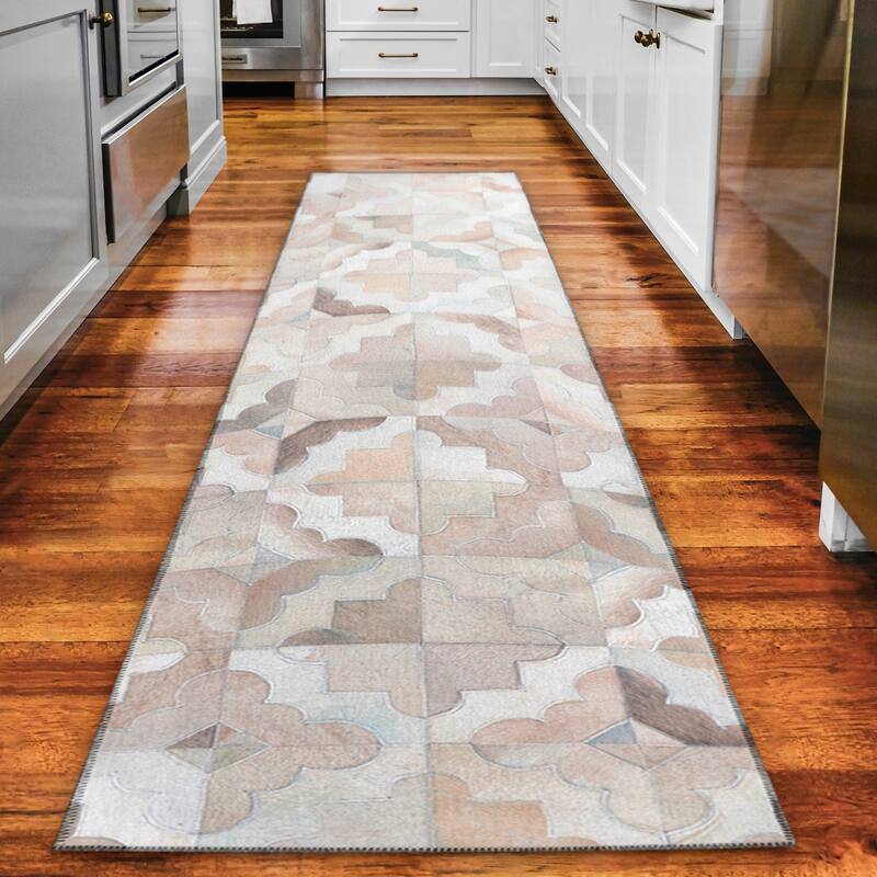 Indoor/ Outdoor Laredo Moroccan Faux Hide Patchwork Washable Area Rug - 2'3" x 7'6" - Ivory