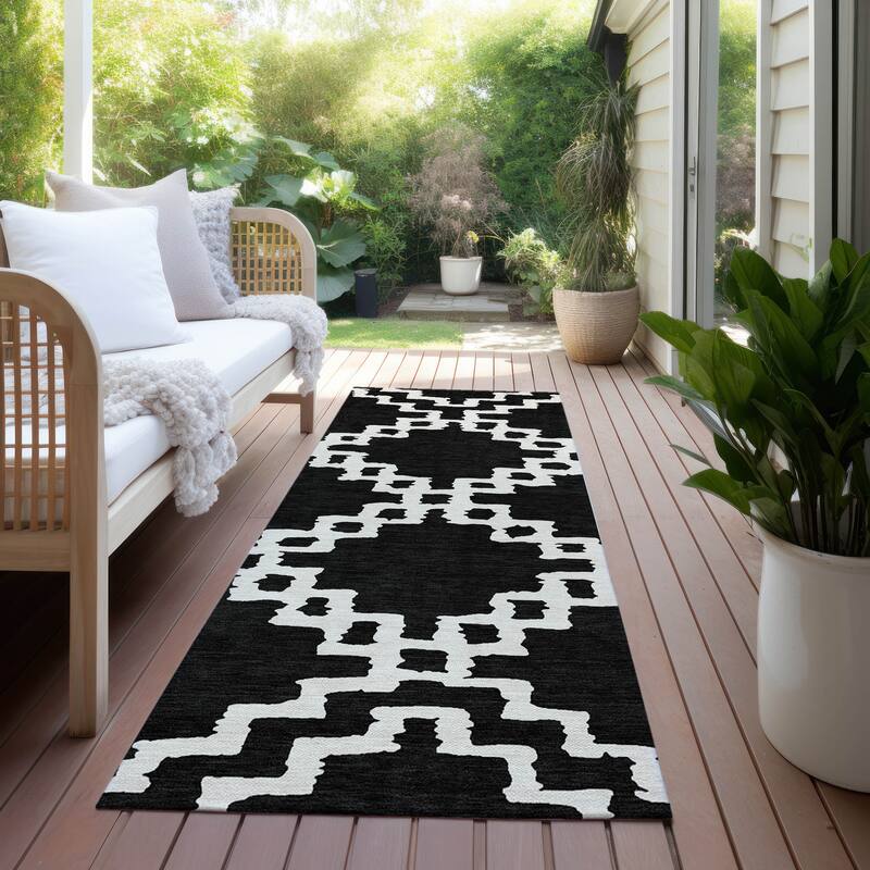 Machine Washable Indoor/ Outdoor Chantille Geo Trellis Rug - Black - 2'3" x 7'6"