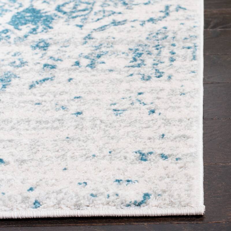 SAFAVIEH Madison Snowflake Medallion Rustic Farmhouse Distressed Rug