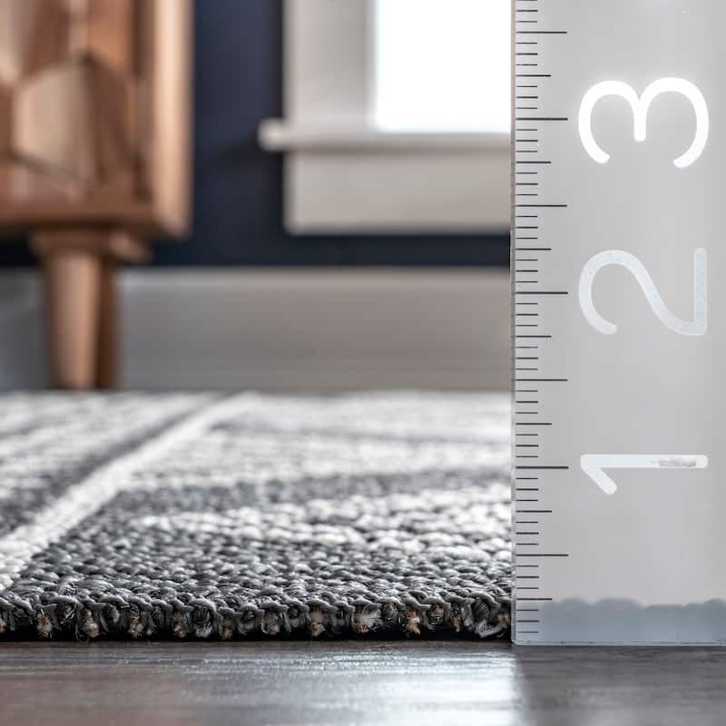 Nuloom Southwestern Striped Tribal Pierce Area Rug