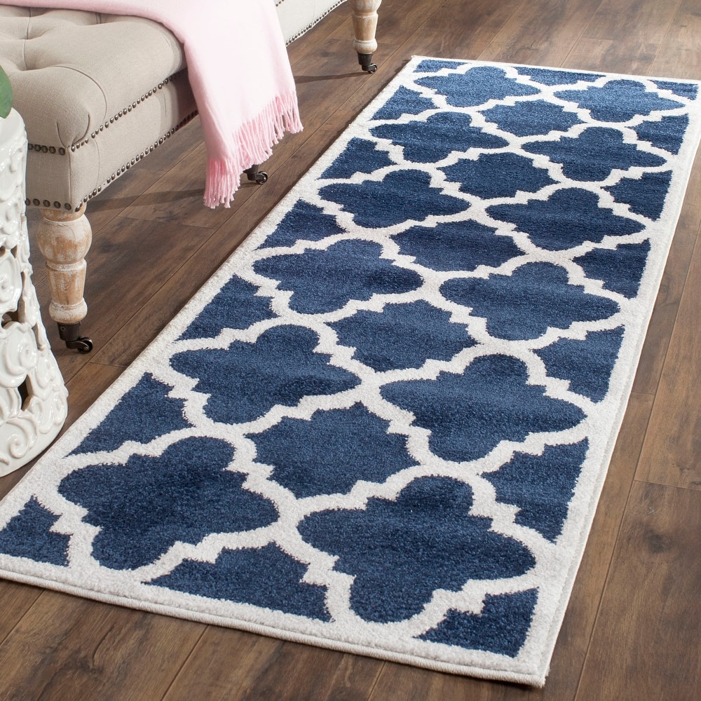 SAFAVIEH Amherst Elvana Modern Rug