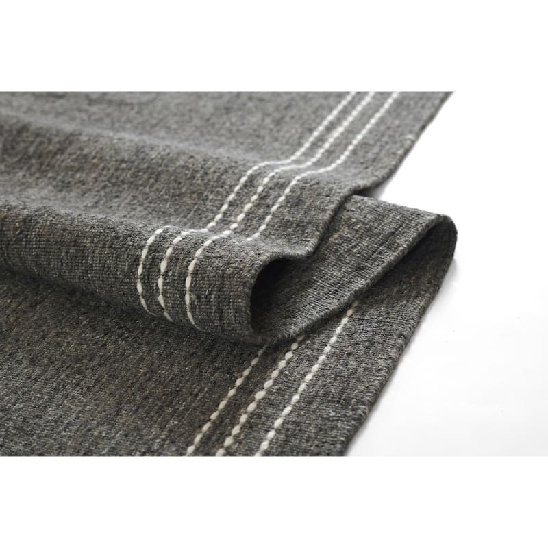 Momeni Oliver Solid Wool and Polyester Hand Loomed Area Rug