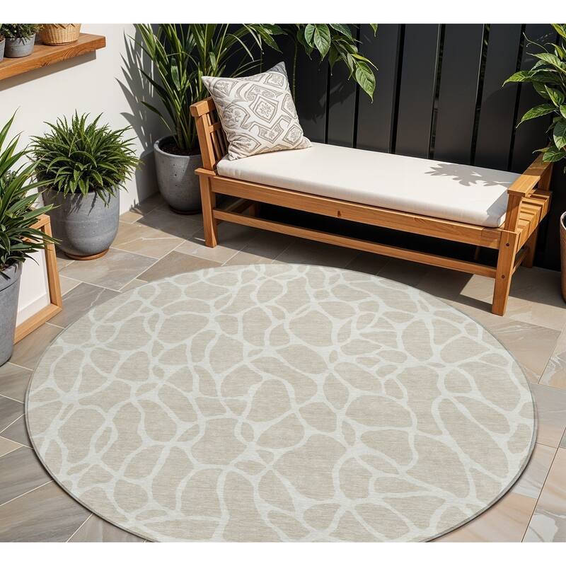 HomeRoots Geometric Transitional Rectangle Outdoor Rug - 8' Round