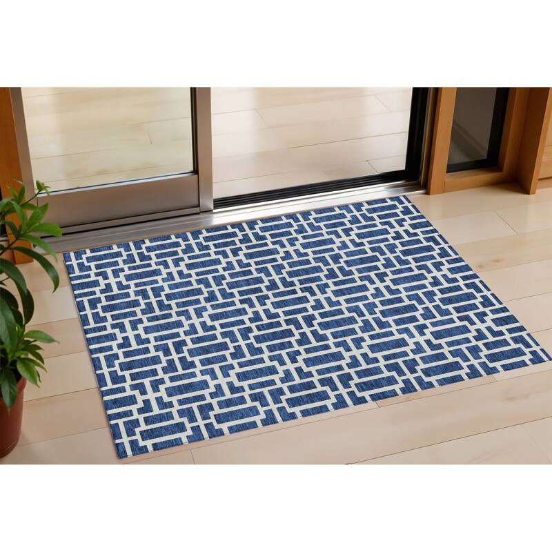 HomeRoots Geometric Transitional Rectangle Outdoor Rug - 3' x 5'