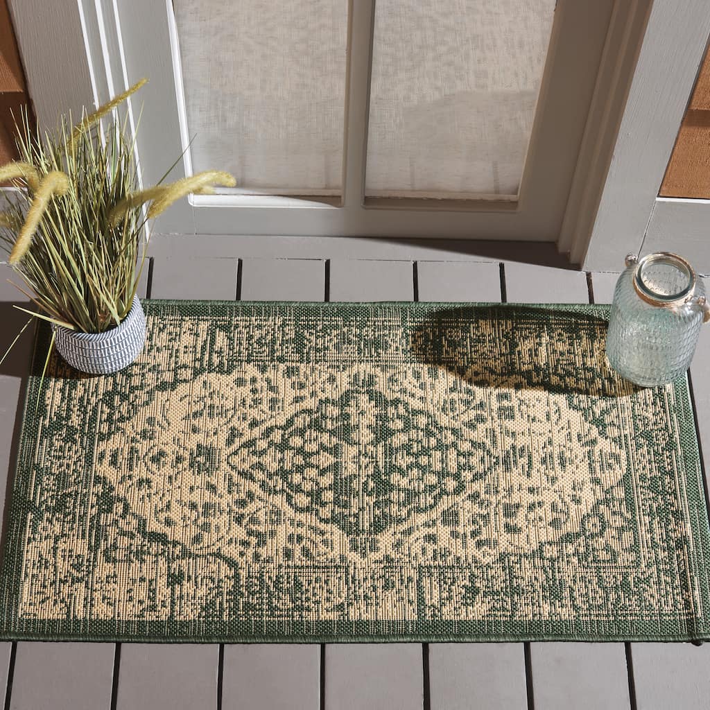 SAFAVIEH Courtyard Hanneke Indoor/ Outdoor Waterproof Patio Backyard Rug