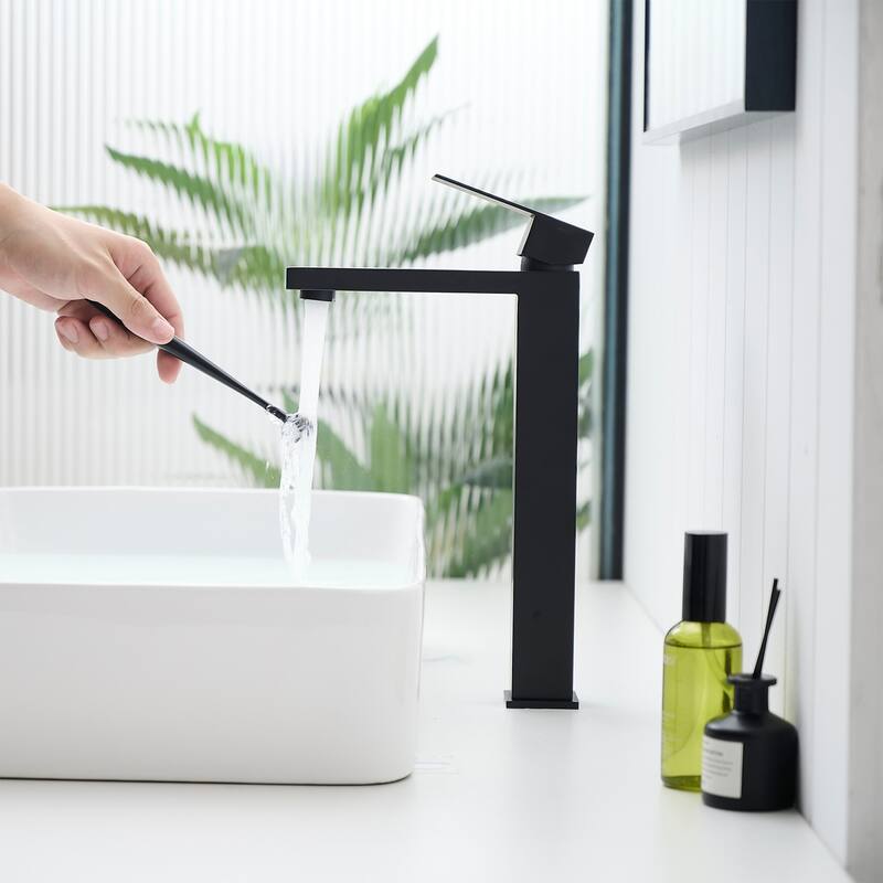 Modern Single Handle Single-Hole Bath Faucet with Drain - Black
