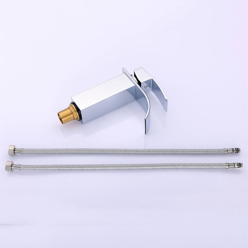 Single Handle Single Hole Bathroom Faucet in Chrome - 1.97*7.75