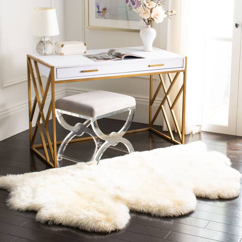 SAFAVIEH Handmade Natural Sheepskin Leanca 3.4-inch Thick Rug