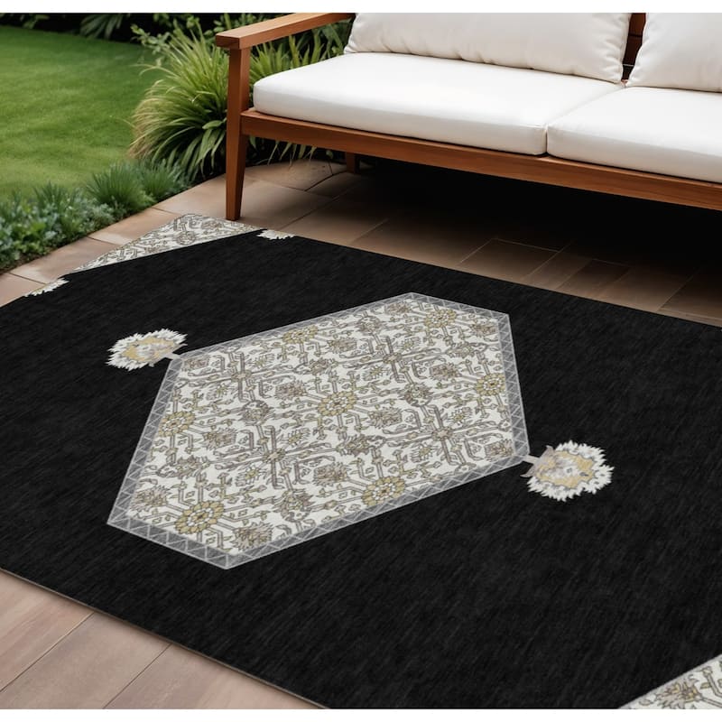 HomeRoots Oriental Traditional Rectangle Outdoor Rug - 9' X 12'