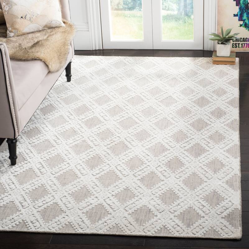 SAFAVIEH Handmade Mirage Typhanie Modern Abstract Viscose Rug - 6' x 9' - Silver/Ivory
