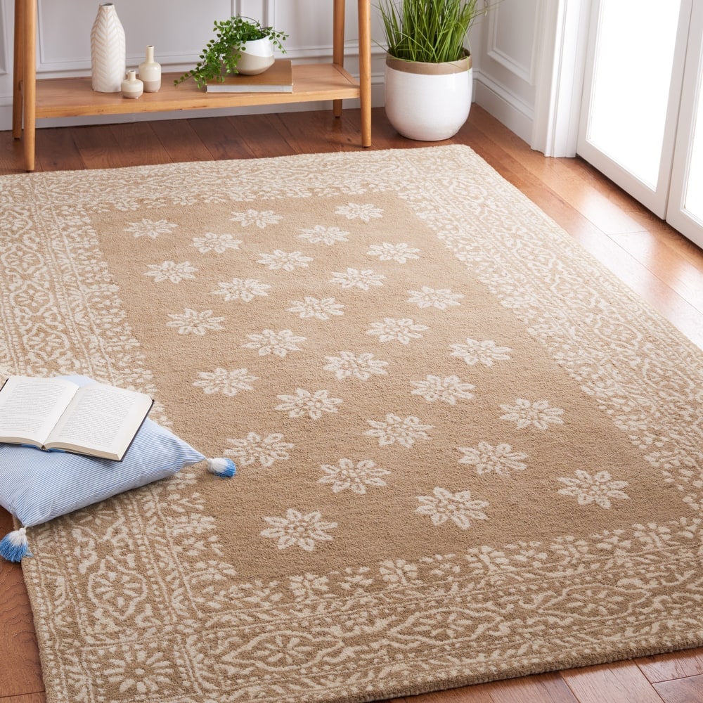 Martha Stewart by SAFAVIEH Gracious Garden Wool Rug