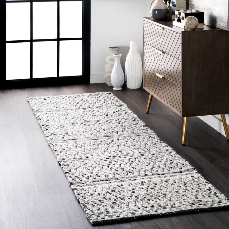 Nuloom Natosha Indoor/Outdoor Chevron Striped Area Rug
