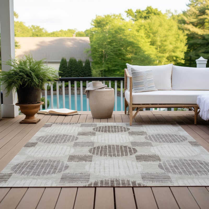 Machine Washable Indoor/ Outdoor Chantille Contemporary Dotty Rug