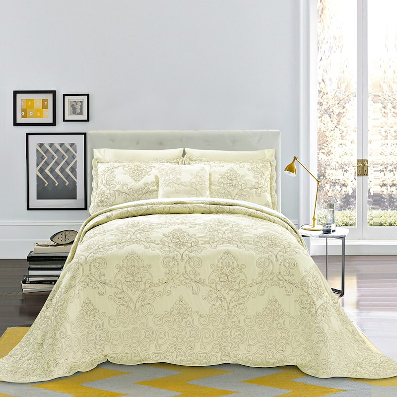 Serenta Damask Oversized 4-piece Bedspread Set