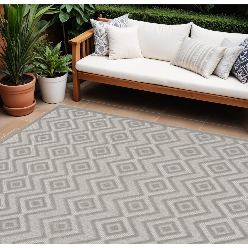 HomeRoots Contemporary Rectangle Outdoor Rug - 9' X 12'
