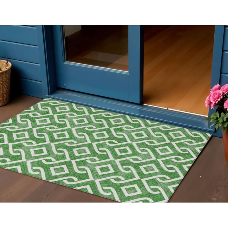 HomeRoots Geometric Transitional Rectangle Outdoor Rug - 3' x 5'