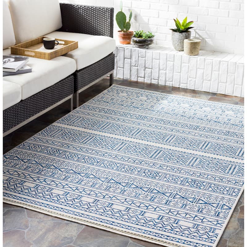 Wade Indoor/ Outdoor Tribal Stripe Area Rug - 6'7" Round - Blue