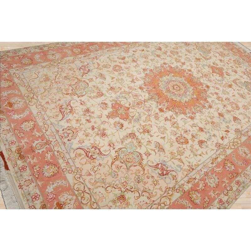 6'7''x9'11'' Hand Knotted Wool Ivory Traditional Rug - 6' 7'' x 9' 11''